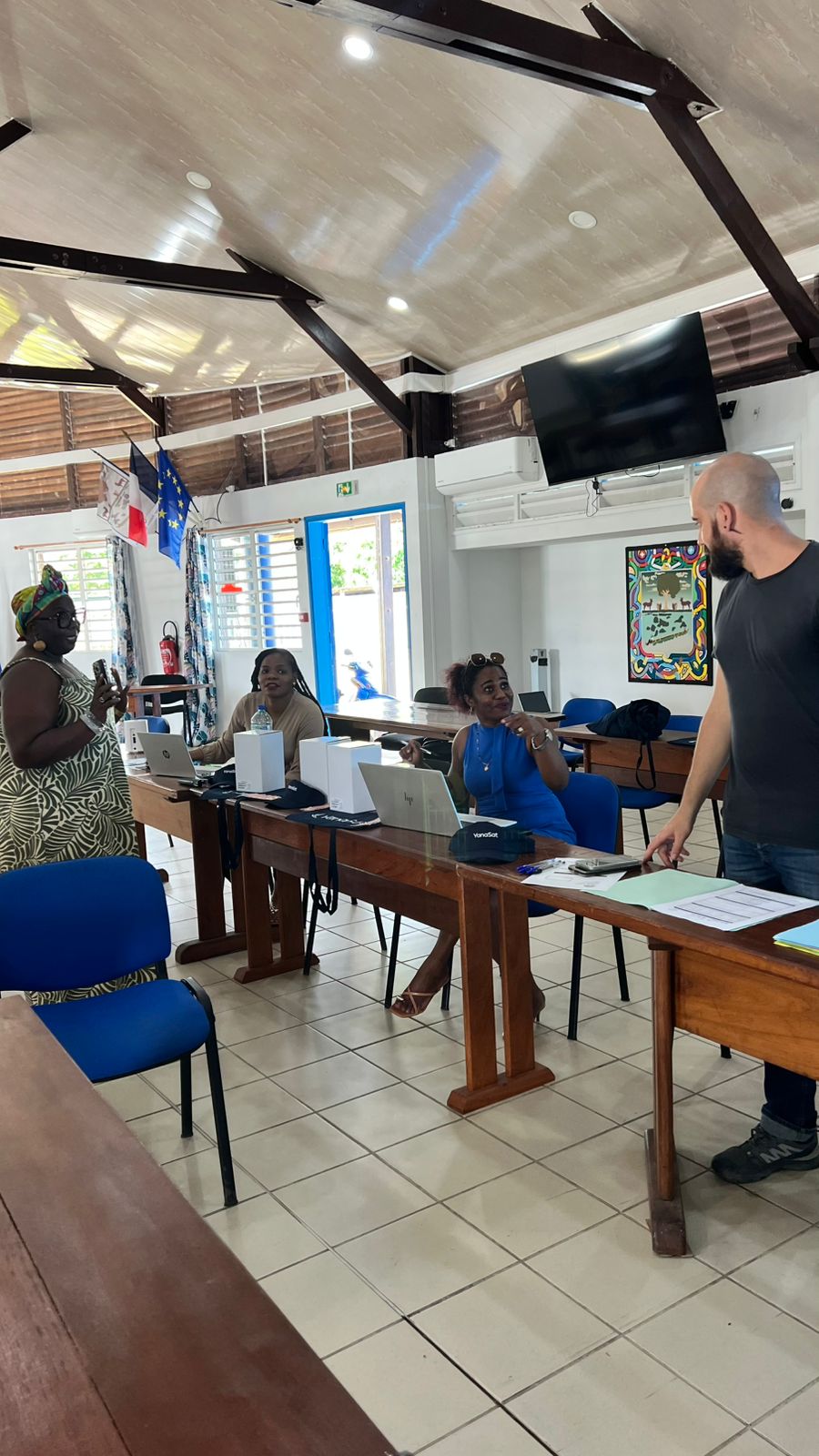 Le 10 décembre, la société Marlink s’est rendue à Grand-Santi afin de rencontrer la population et de présenter son réseau internet.